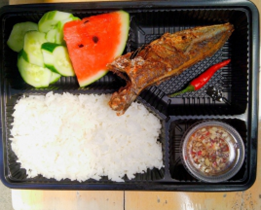 Cá nục chiên mắm 