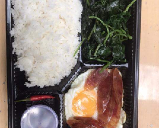 Lạp sưởng + trứng ốp